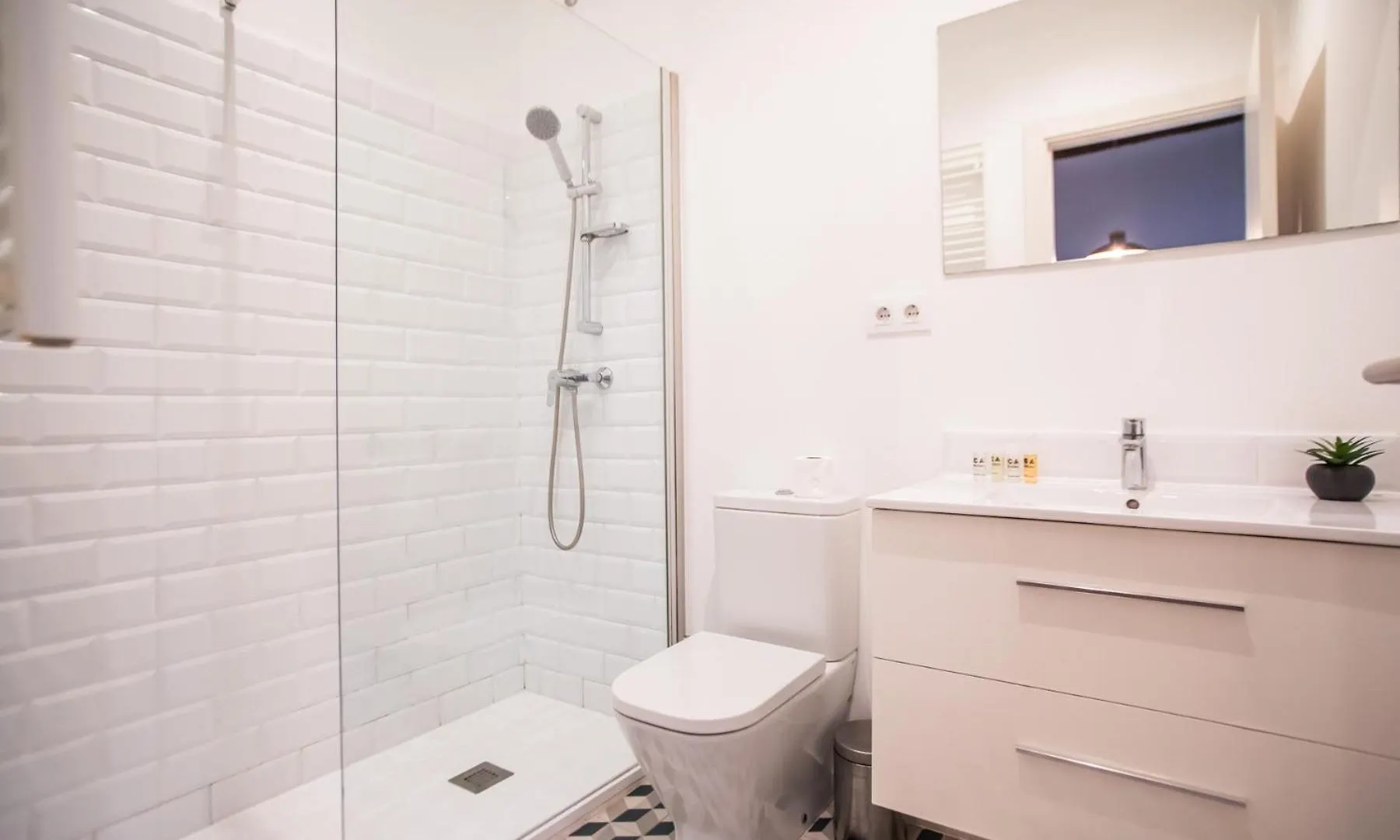 44Mal1084- Bright 2Br Apartment Barcelona
