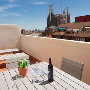Ola Living Sagrada Familia Барселона