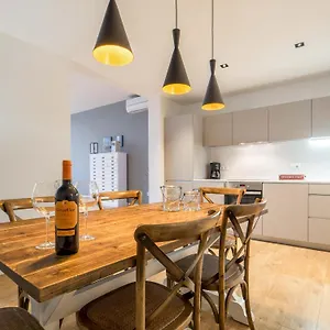 Rent Rambla Catalunya Барселона